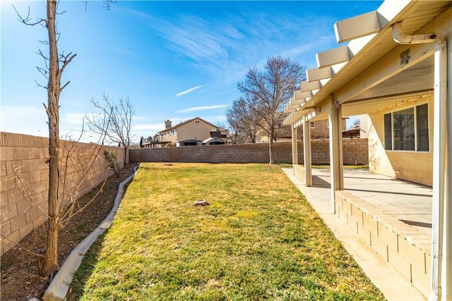 view of yard featuring a patio area