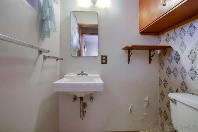 bathroom featuring sink and toilet