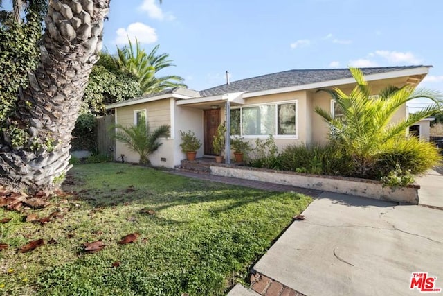 ranch-style house with a front yard