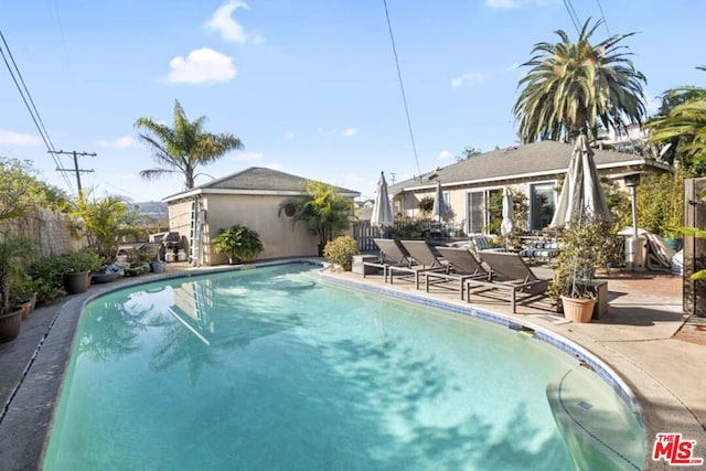 view of swimming pool featuring a patio