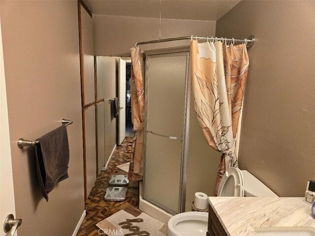 bathroom featuring vanity, curtained shower, and toilet