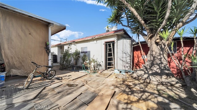 view of patio featuring a storage shed