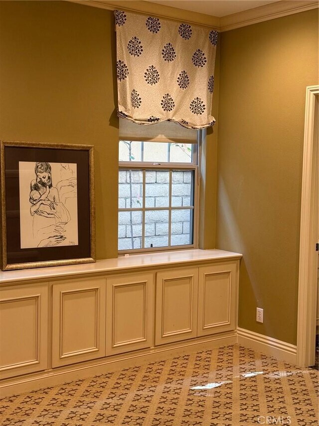 37 Triple Leaf, Irvine, CA 92620 - detailed view of ornamental molding and baseboards