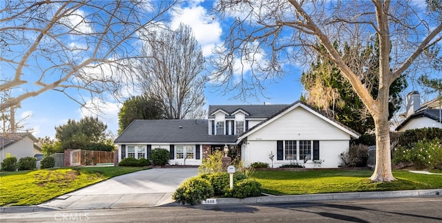 view of front of property with a front yard