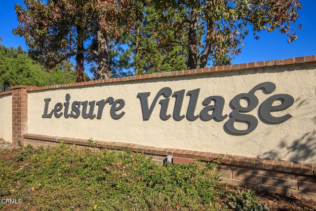 view of community / neighborhood sign