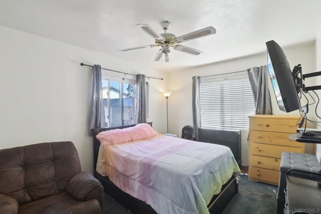 bedroom with ceiling fan