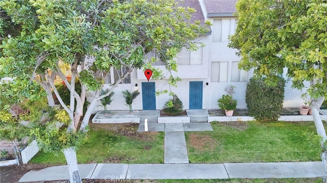 view of front of property with a front lawn