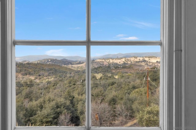 interior details featuring a mountain view