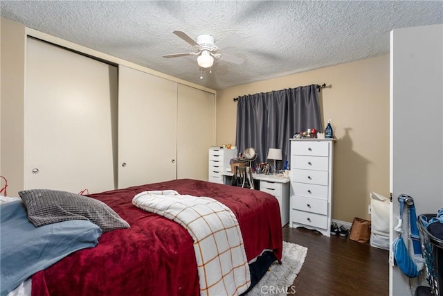 bedroom featuring a closet, a textured ceiling, dark hardwood / wood-style floors, and ceiling fan