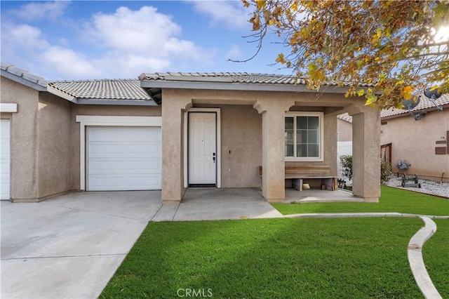 view of front facade with a garage and a front lawn