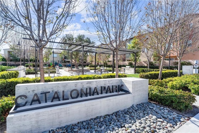 view of community / neighborhood sign