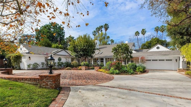 single story home featuring a garage