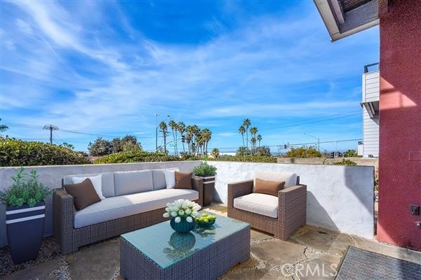 view of patio / terrace featuring an outdoor hangout area