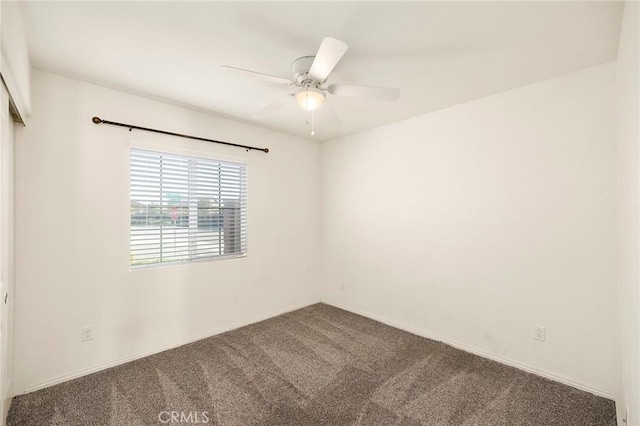 carpeted empty room featuring ceiling fan