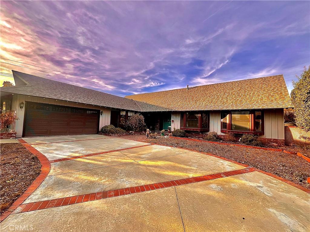 ranch-style home featuring a garage