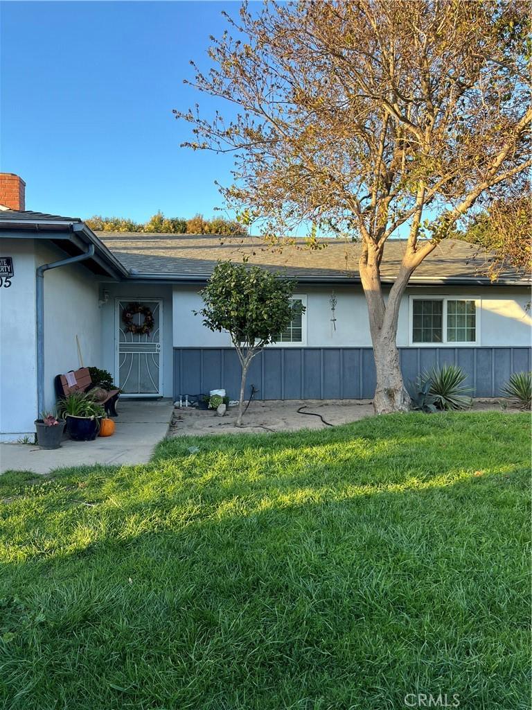 exterior space with a front yard