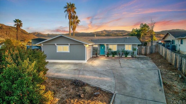 view of front of property featuring a mountain view