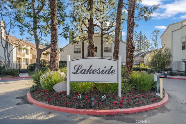 view of community / neighborhood sign