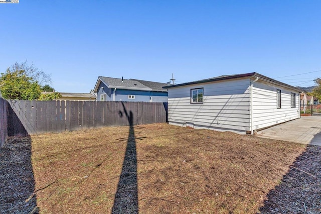 view of yard featuring a patio