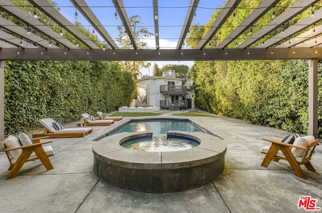 view of pool featuring an in ground hot tub, a patio area, and a pergola