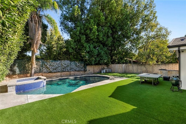 view of swimming pool with a yard