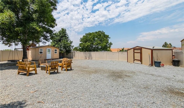 view of yard featuring a storage unit