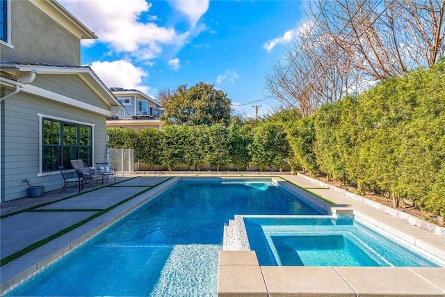 view of pool featuring an in ground hot tub