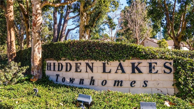 view of community / neighborhood sign