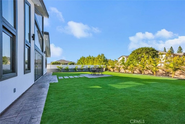 view of yard featuring a patio