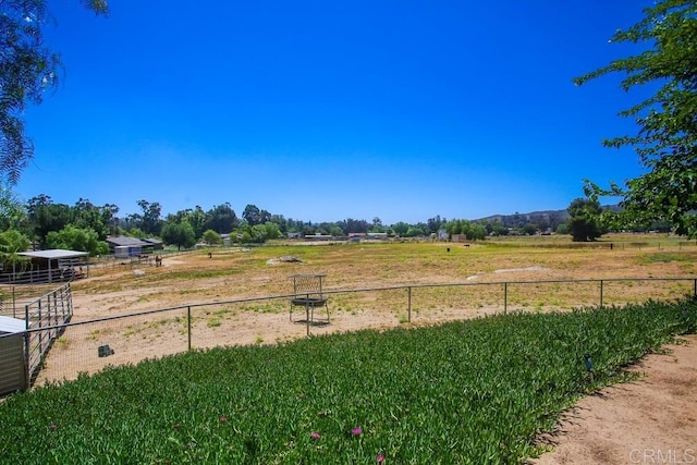 view of yard featuring a rural view