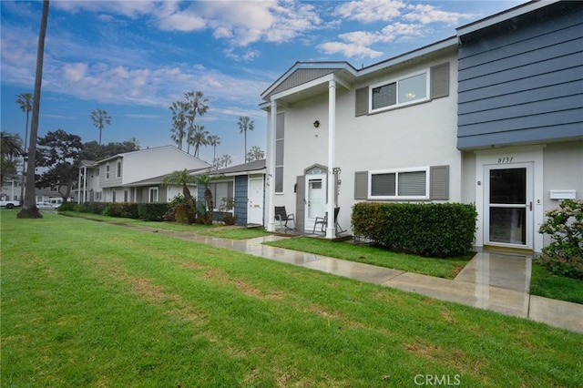 view of front of house with a garage and a front yard