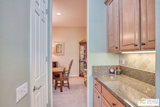 kitchen with tasteful backsplash and light carpet