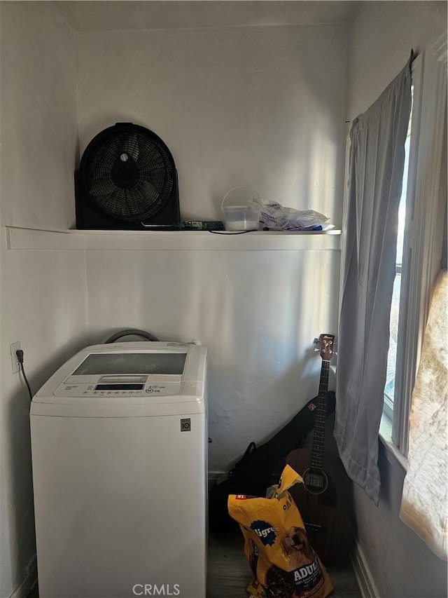 clothes washing area with washer / clothes dryer