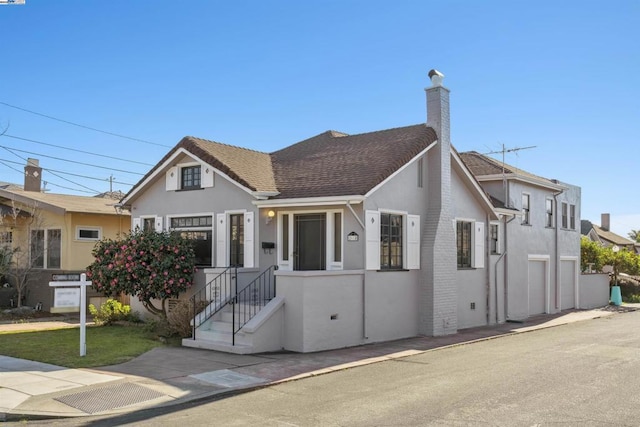 view of front facade featuring a garage