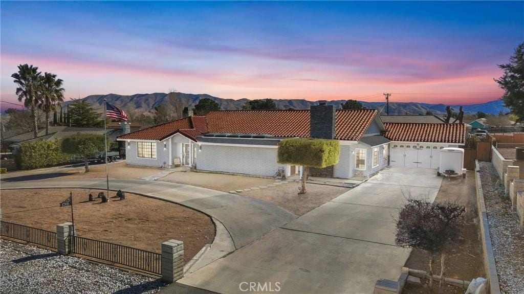 view of front of home with a garage and a mountain view