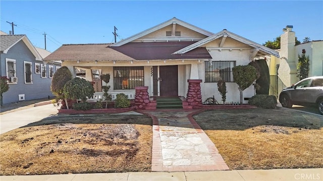 view of front of property featuring covered porch