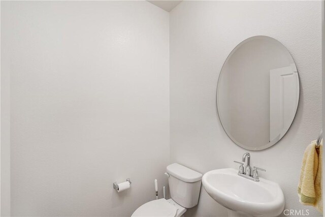 bathroom featuring toilet and sink