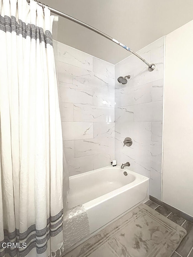 bathroom featuring shower / bath combo