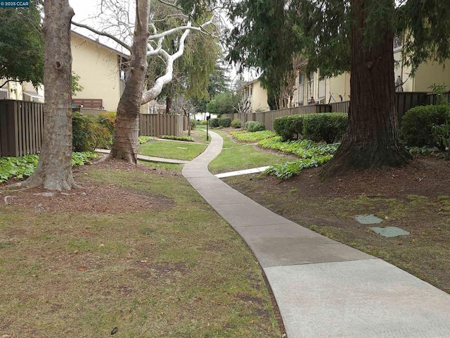 view of property's community featuring a yard