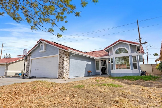 view of front facade featuring a garage