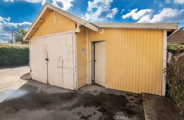 view of outbuilding