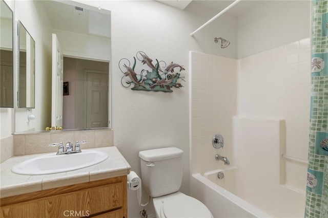 full bathroom with shower / tub combo with curtain, vanity, and toilet