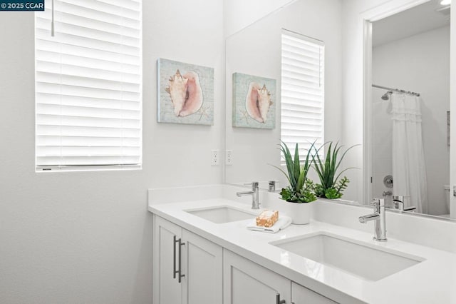 bathroom with plenty of natural light, vanity, and shower / bath combo