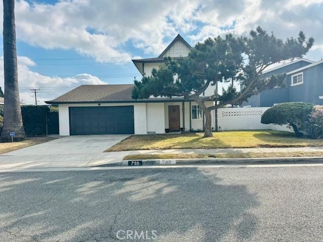 view of front of home featuring a garage and a front yard