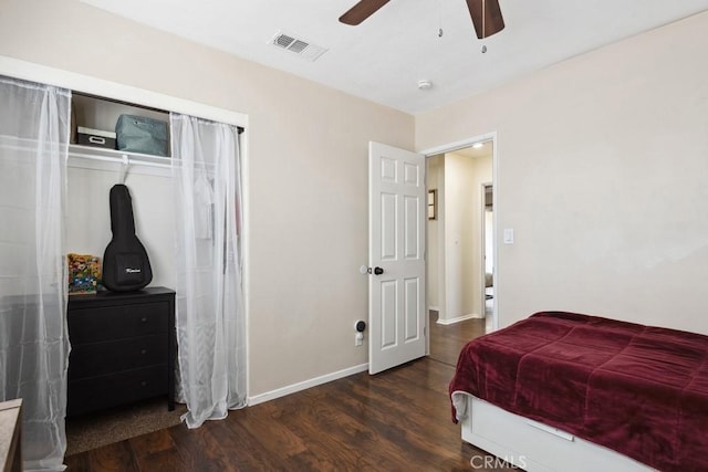 bedroom featuring ceiling fan, dark hardwood / wood-style floors, and a closet