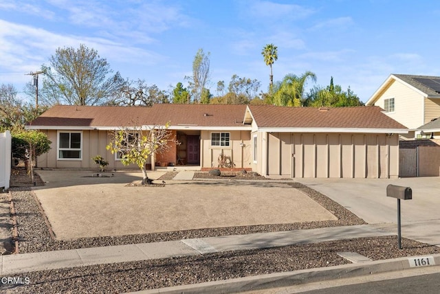 view of front facade with a garage