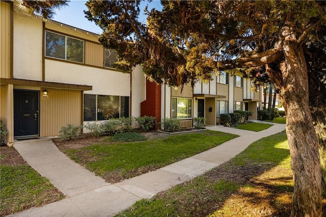 view of property featuring a front yard