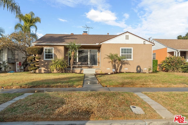 bungalow-style home featuring a front lawn