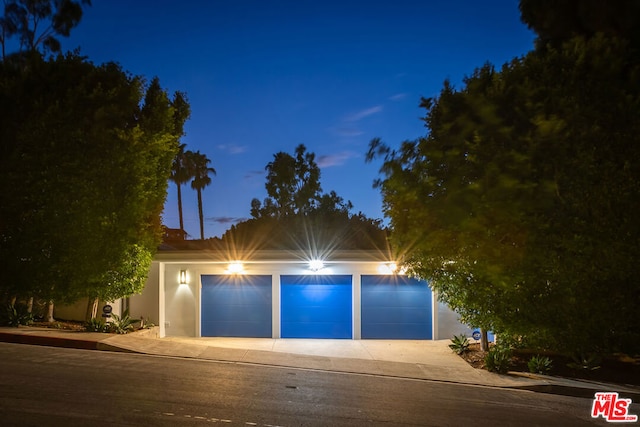 view of front of home with a garage