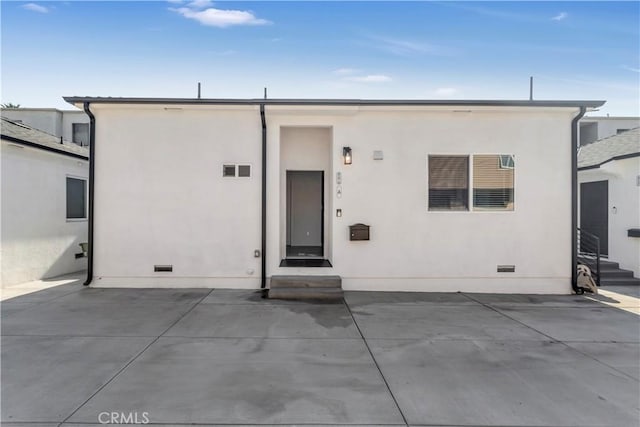 view of front of property featuring a patio